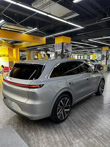 Lixiang: Lixiang L6: 2024 г., 2 л, Автомат, Гибрид, Кроссовер — 2