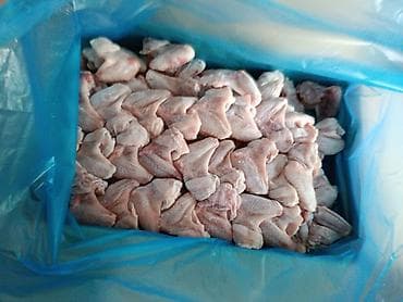 бутылированная вода: Замороженная куриная продукция, фасованная в коробки с вкладышем. 10кг — 10