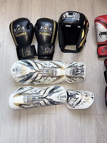 бокс лапа: Набор экипировки для единоборств Состав: - Боксерские перчатки RAMBA — 6