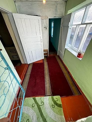 Үйлөр: 100 м², 3 бөлмө, Жылытылган, Унаа токтотуучу жай — 6