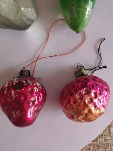 Гирлянды: Продаю новогодние игрушки. - Красные глянцевые шарики разных размеров — 8