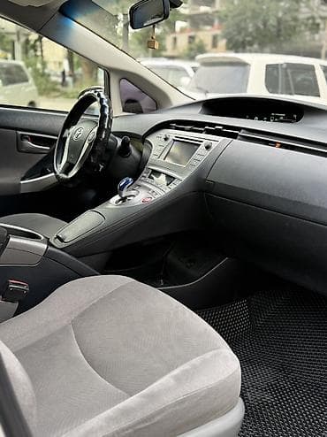highlander 2012: Toyota Prius: 2015 г., 1.8 л, Автомат, Гибрид, Хэтчбэк — 5