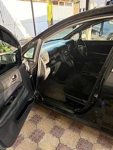Honda Stream: 2003 г., 2 л, Автомат, Бензин, Хетчбек — 6