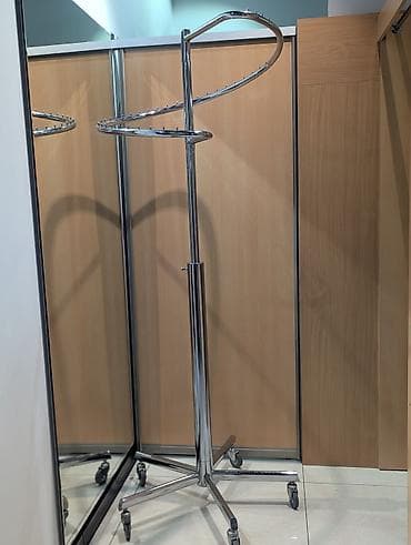 Кронштейны, стойки: Кронштейн Для одежды, Материал: Металл, На колесах, Б/у — 1