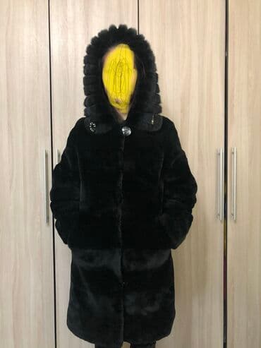 Шуба из мутонакапюшон обделано из норки покупала за 550$ Очень