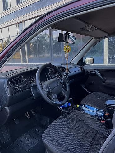 Volkswagen Vento: 1993 г., 1.8 л, Механика, Бензин, Седан — 8