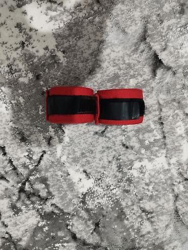 кожанные брюки: Боксерские бинты Venum, пара.
4 метра — 3