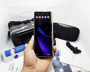 z fold 3: Samsung Galaxy Z Fold 2, Б/у, 256 ГБ, цвет - Золотой, 1 SIM, 2 SIM, eSIM — 2