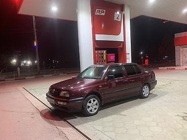 продаю фольксваген туврек: Volkswagen Vento: 1992 г., 1.8 л, Механика, Бензин, Седан — 3