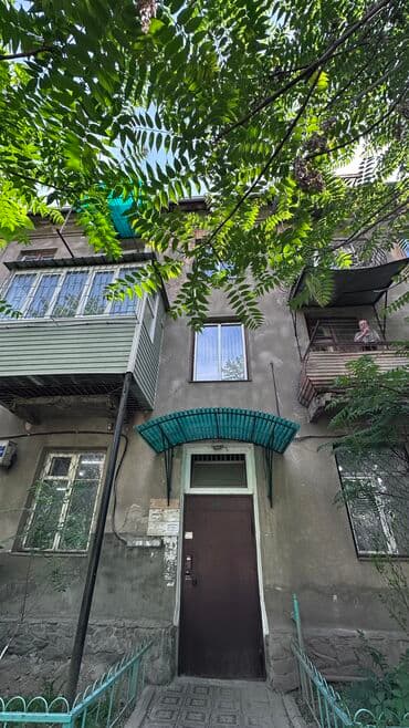 срочно продаётся 1 комнатная квартира в районе шлагбаум по улице кенсуйская 17 пересекает интергельпо: 2 комнаты, 40 м², Хрущевка, 3 этаж, Старый ремонт — 8