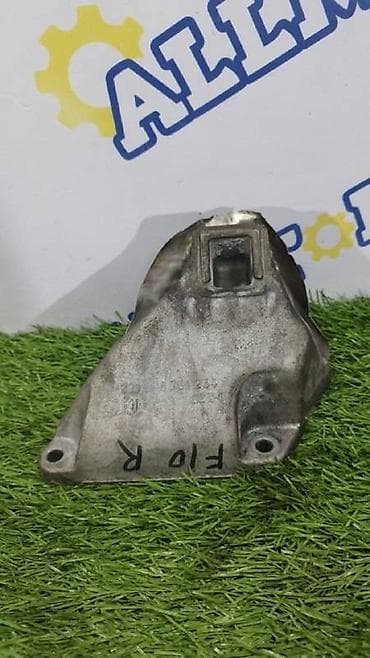 turbo: BMW 528xi (xDrive) v-2.0 turbo 2013 год правая лапа двигателя — 1