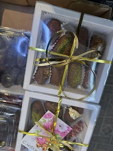 Чала фабрикаттар: Подарочный набор фиников в шоколаде, представленный в стильной белой — 3