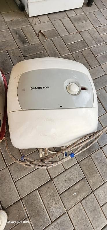 Накопительный водонагреватель Объем бака: 30 л, Ariston, Электрический, Регулятор температуры, Эмалированная сталь, Б/у