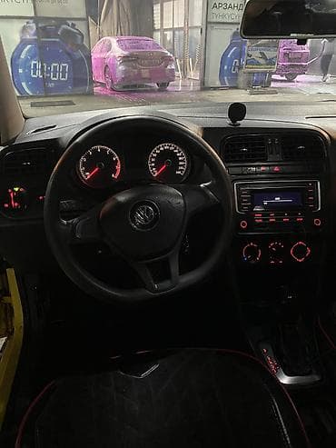 vw bora: Volkswagen Polo: 2018 г., 1.6 л, Механика, Бензин, Седан — 5