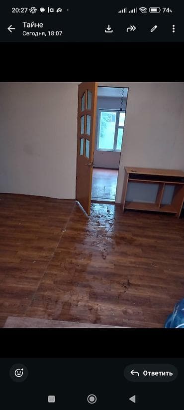 Үйлөр: Сдается Срочно двухкомнатный домик пол дома.Ценре города.Есть — 3