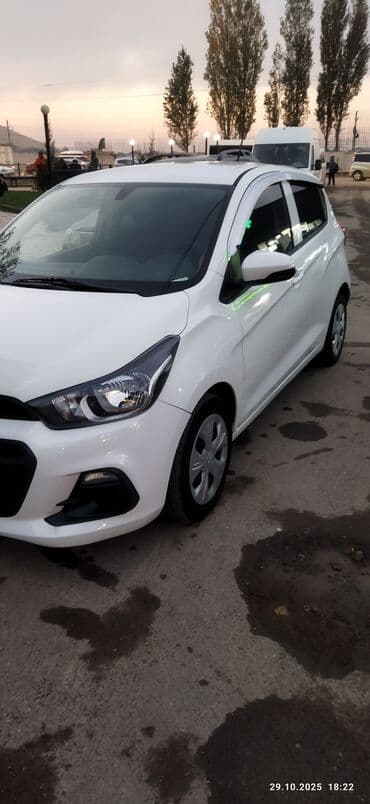 машина спортивный: Chevrolet Spark: 2017 г., 1 л, Вариатор, Бензиновая, Хэтчбэк — 2