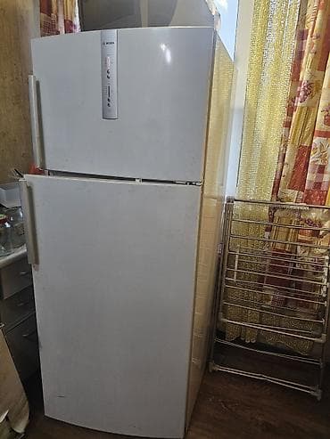 bud e2: Холодильник Bosch, Б/у, Двухкамерный, No frost, 180 * — 1