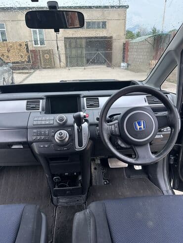 купить машину без первоначального взноса: Honda Stepwgn: 2007 г., 2 л, Автоматические, Бензин, Минивэн — 5