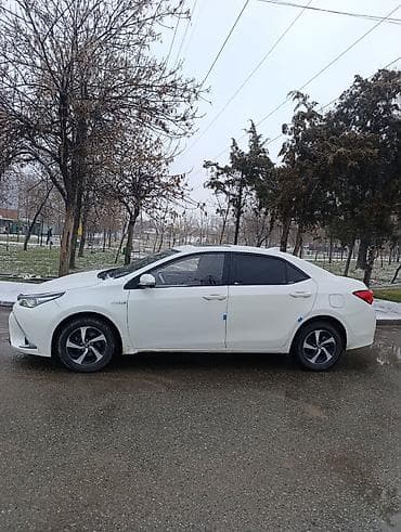 самые дешёвые машина: Toyota Corolla: 2018 г., Гибрид, Седан — 5