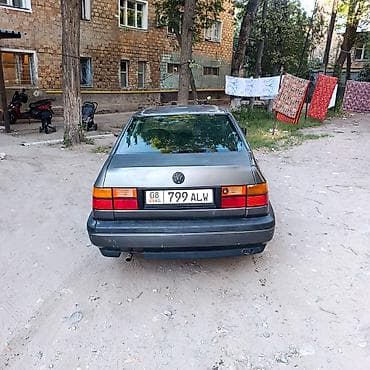 Транспорт: Volkswagen Vento: 1992 г., Механика, Седан — 4