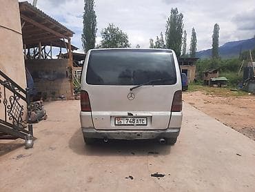 спартивный одежда: Mercedes-Benz Vito (W638) серебристого цвета, цельнометаллический — 1