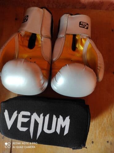 Спорт и отдых: Продаю боксерские перчатки для мальчиков 8-15 лет. Почти новые. Цена — 2