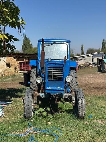 муравей с кабинкой: Трактор колёсный, с кабиной, сине‑голубой окрас. Основные — 5