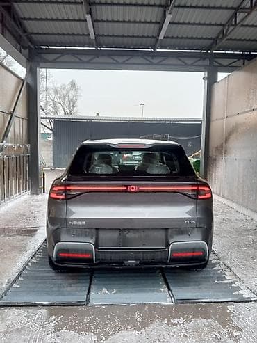 электромобиль weltmeister w6: Масло Changan Q05 2026 год. Мощность: 163 л.с. (120 кВт) . · Запас — 9