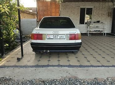 салон автомобиля: Audi 80: 1989 г., 1.8 л, Бензин, Седан — 5