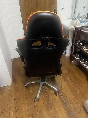 куплю сары май: Игровое кресло, Б/у, С колесиками, цвет - Оранжевый, Экокожа — 9