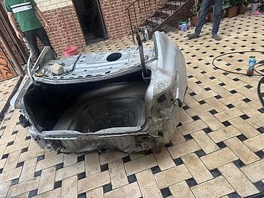 drift car: Кузовная «половинка» задней части автомобиля (вырез). Металл — 2