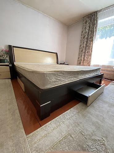 Дом и сад: Двуспальная кровать, Б/у, С матрасом, длина - 205 см — 2