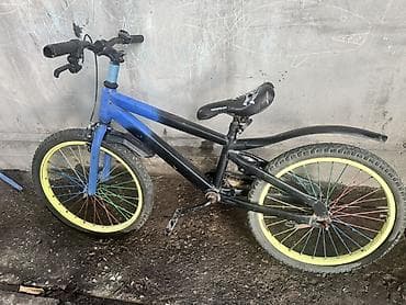 Детские велосипеды: Продаю детские велосипеды. Серый 8000 сом, синий 4000, маленький 800 — 3
