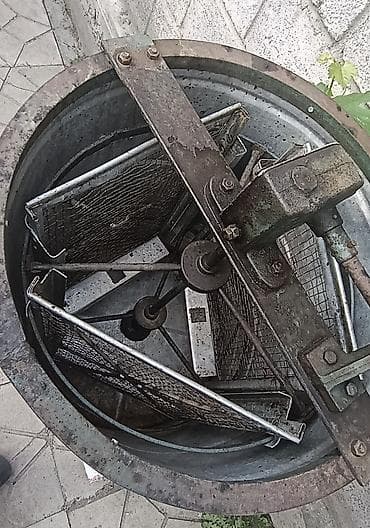 мёд цена: Продам медогонку ручную, 3 рамочная советская медогонка цена25000сом — 5