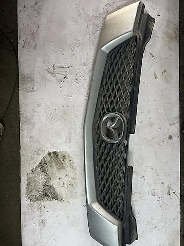 Решетка радиатора Mazda 2001 г., Б/у, Оригинал
