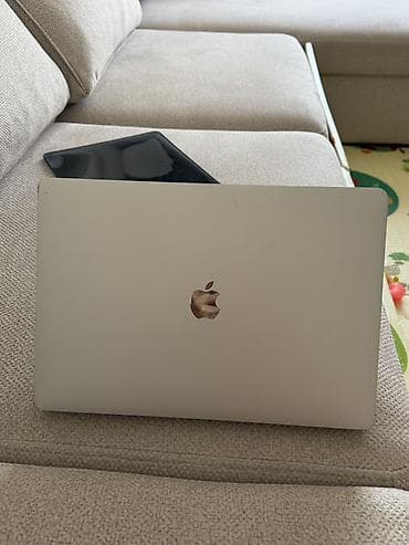 Ноутбуки и аксессуары: Продаю свой Apple MacBook Pro пользовалась мало в идеальном — 1