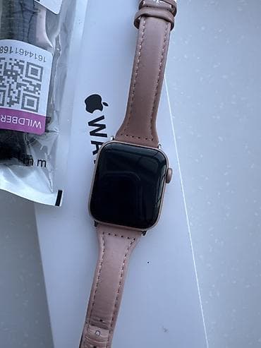 Apple Watch: Apple Watch с квадратным экраном и колесиком Digital Crown. Корпус в — 1