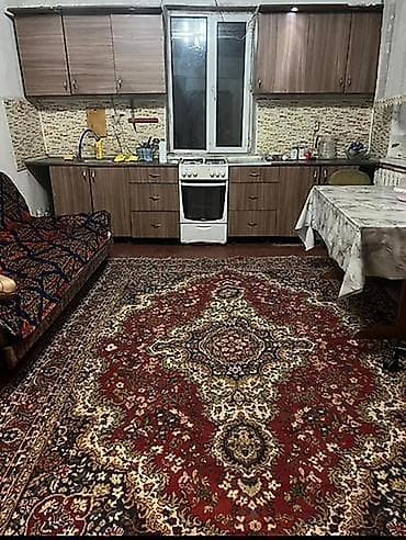 ниже: Ниже Аламед. рынка 1,5 км Сдается дом под ком. помещение Площадь — 4