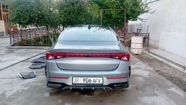 спортивные машина: Современный седан Kia K5, выполненный в серебристом цвете, предлагает — 4