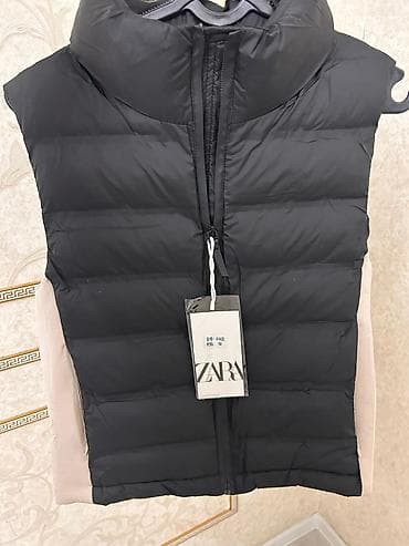 Жылууланган желеттер: Пуховая жилетка ZARA, черная. - Модель: укороченная пуховая жилетка с — 1
