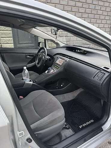Toyota Prius: 2015 г., 1.8 л, Вариатор, Гибрид — 9