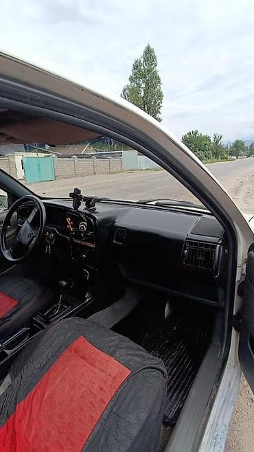 бартавой сапог: Volkswagen Passat: 1988 г., 1.8 л, Механика, Бензин, Седан — 6