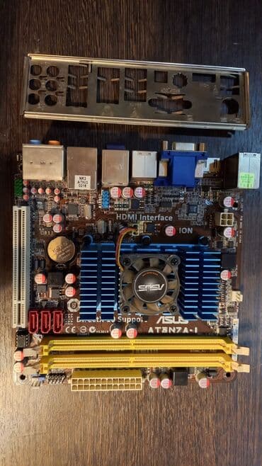 atom: Материнская плата, Б/у — 1