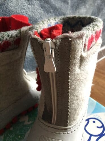 турецкая обувь из натуральной кожи: Продаю зимние сапоги настоящие детские валенки.Привезены с — 2