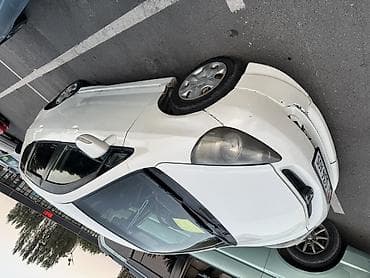 mazda 2: Honda Fit: 2005 г., 1.5 л, Автомат, Бензин, Хэтчбэк — 2