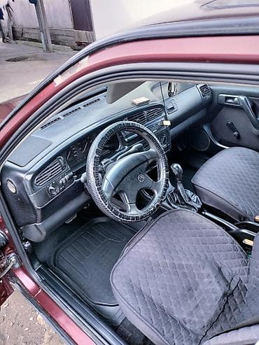 Volkswagen Vento: 1992 г., 1.8 л, Механика, Бензин, Седан — 4