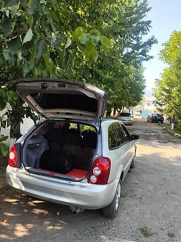 Унаа: Mazda Familia: 2003 г., 1.6 л, Кол менен иштөөчү, Бензин, Универсал — 8