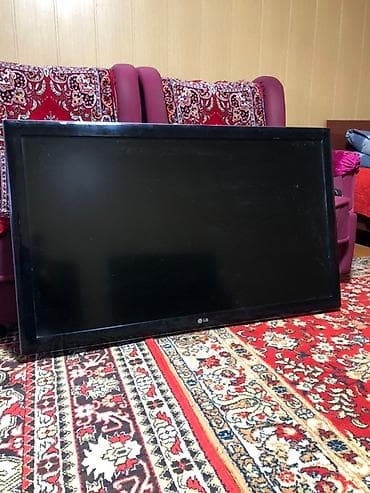 Телевизор LG модели 47LK530. Диагональ экрана 47 дюймов, что