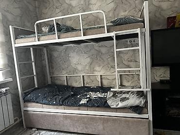 Двухъярусная кровать с металлическим каркасом. - Прочная стальная
