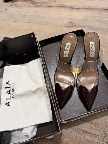 Босоножки, сандалии, шлепанцы: Alaïa Paris — мюли с прозрачными ремнями и острым носком - Модель — 1
